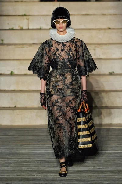 Look 15